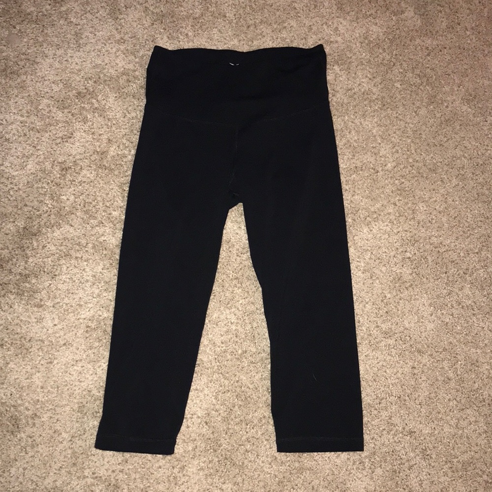 Mid-rise leggings.